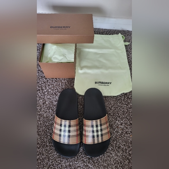 Burberry - Picture 5 of 6